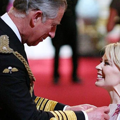 Ο Βασιλιάς Κάρολος χορεύει με Kylie Minogue!