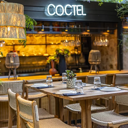 "Λεύκες": Η αυλή της γεύσης