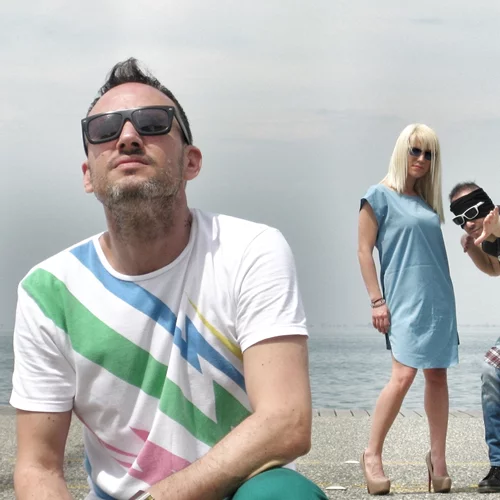 Mikro: "Μην αφήσεις να σε κάνουν σκοτάδι"