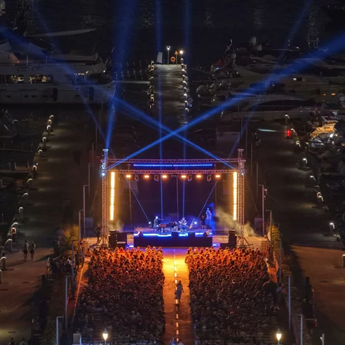 Οι "Μαγευτικές Μελωδίες από τη Μεγάλη Οθόνη" μάγεψαν το κοινό στη Μαρίνα Φλοίσβου