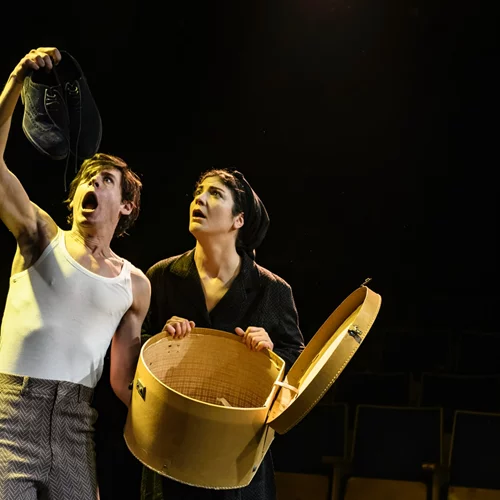 Τα "Μπλε καστόρινα παπούτσια" για 10 ακόμη παραστάσεις