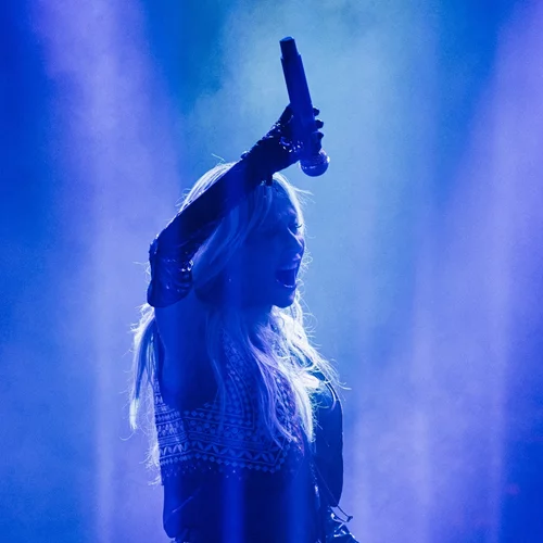 Ρεβεγιόν σε πίστες και μουσικές σκηνές