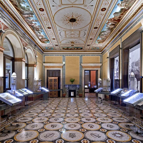 Νέα έκθεση με πάνω από 700 αντικείμενα στο Νομισματικό Μουσείο: Διαβάζοντας την ιστορία του ’21 μέσα από μεταλλικές κόπιες