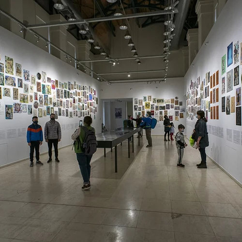 9 παραστάσεις που ξεχώρισαν από τον διαγωνισμό θεατρικού έργου "Θέατρο στο Μουσείο - Ιστορίες Μετακίνησης"