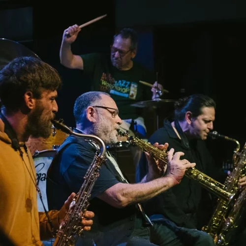 H Barakos Orchestra σε μια μουσική σύμπραξη προς τιμήν του Γιώργου Μπαράκου