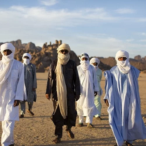 Η έρημος εμπνέει τους Tinariwen και αυτό φαίνεται στη νέα τους δουλειά