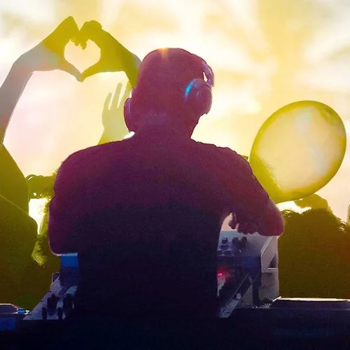 Πόσο μακριά θα έφτανες για τη μουσική;