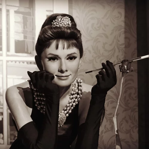 H Ρούνι Μάρα θα ενσαρκώσει την θρυλική Όντρεϊ Χέπμπορν σε νέο biopic