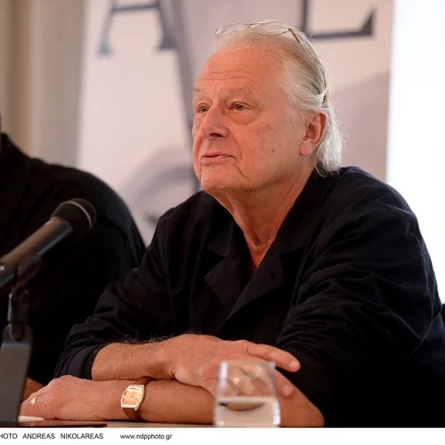 Φρανκ Κάστορφ: "Πρώτα διαλύω το κείμενο και από τα ερείπιά του φτιάχνω κάτι καινούριο"