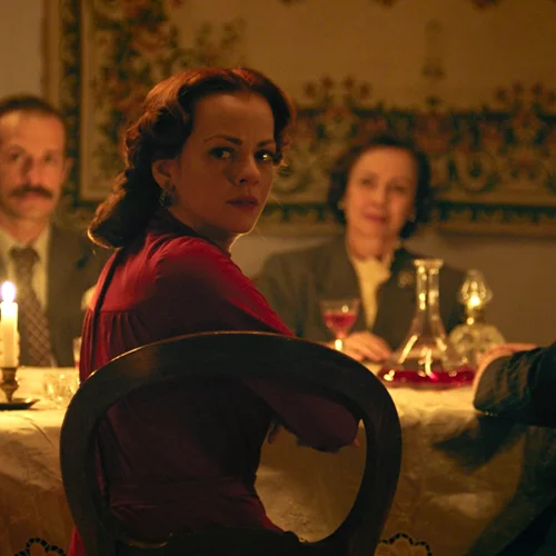 Τα τελευταία επεισόδια της σειράς "Απαραίτητο Φως" στο ERTFLIX