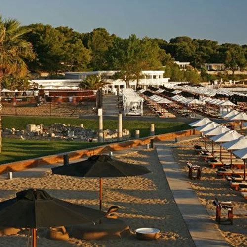 Οι παραλίες της Αττικής στο πρώτο τους καλοκαίρι post-Covid