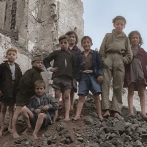 Το ιστορικό ντοκιμαντέρ "1945: Τα Παιδιά του Πολέμου" στην ΕΡΤ3
