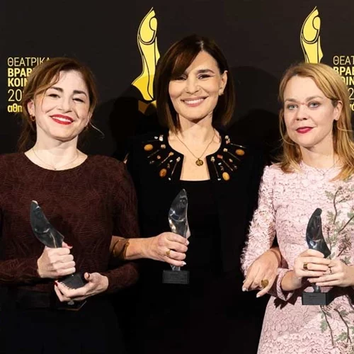 Δείτε φωτογραφίες από τους μεγάλους νικητές των Θεατρικών Βραβείων Κοινού 2025