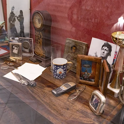 Εγκαινιάστηκε το μόνιμο Καμαρίνι του Δημήτρη Παπαμιχαήλ στο Δημοτικό Θέατρο Πειραιά