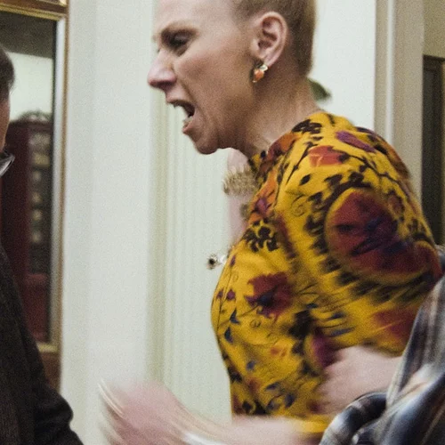 Με Αξιοπρέπεια