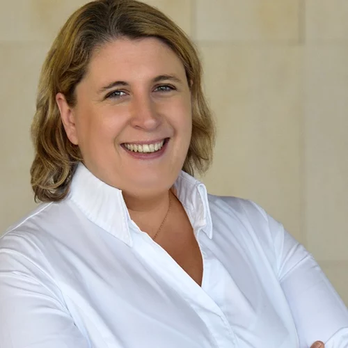 Η 2άστερη Stéphanie Le Quellec στο "Over Water" του Sani