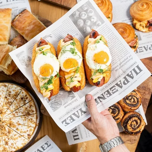 Μπουφές την Κυριακή: Ταρατσάτο brunch με θέα Ακρόπολη στο Rodopou & Beyond