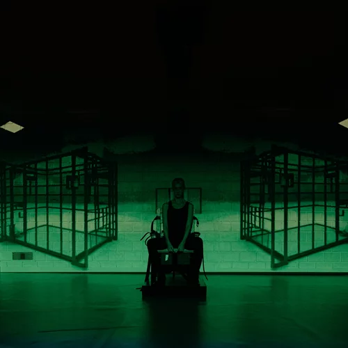 "Προμηθέας": Είδαμε πρόβα της νέας παράστασης του Άρη Μπινιάρη