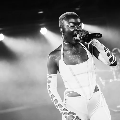 Stages A/Live: Η Pongo έρχεται να μαγνητίσει τις αισθήσεις μας στον ρυθμό των afrobeats