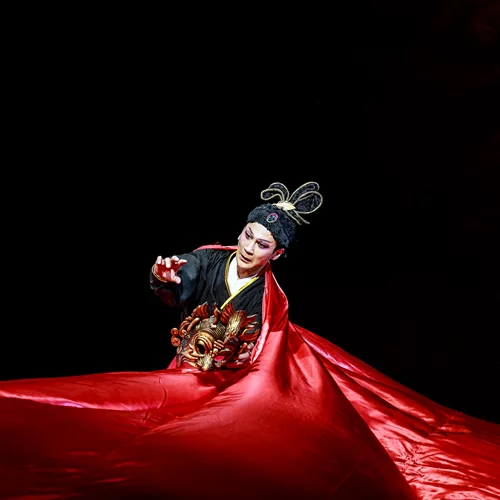 Το Εθνικό Θέατρο της Κίνας "ταξιδεύει" στο αεροδρόμιο της Αθήνας