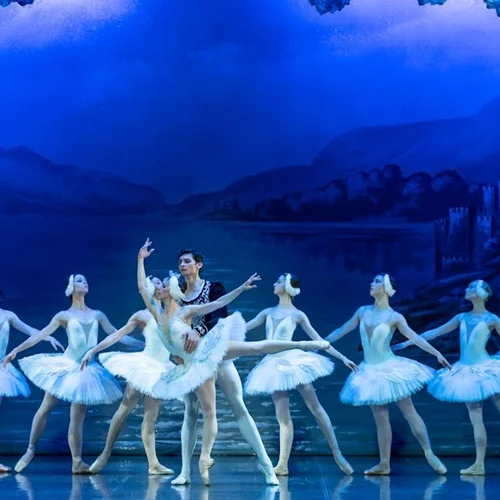 Διεθνείς σταρ του μπαλέτου στη "Λίμνη των κύκνων"