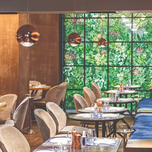 ''Amber Athens'': Προσιτή all-day πολυτέλεια και το καλοκαίρι