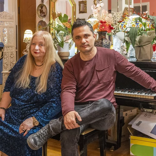 Συζητώντας "παραδοξιακά" με τη Λένα Πλάτωνος και τον Stergios T.