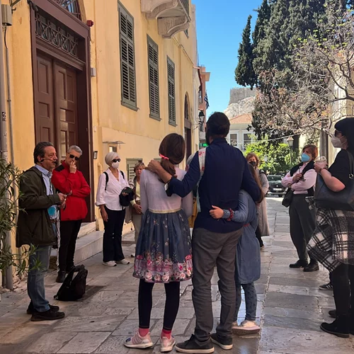 Ιστορικές περιηγήσεις, εικαστικές εμπειρίες και ξεχωριστοί περίπατοι στις "Αθηναϊκές Διαδρομές" του Μαΐου