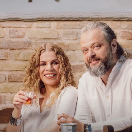 Γιώργος Νικηφόρου Ζερβάκης και Βιολέτα Ίκαρη συναντιούνται στον Σταυρό του Νότου Club