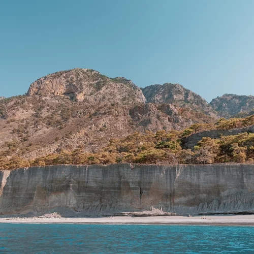Ένα θαλάσσιο οδοιπορικό στα νότια Χανιά, έναν από τους πιο αυθεντικούς προορισμούς της Κρήτης