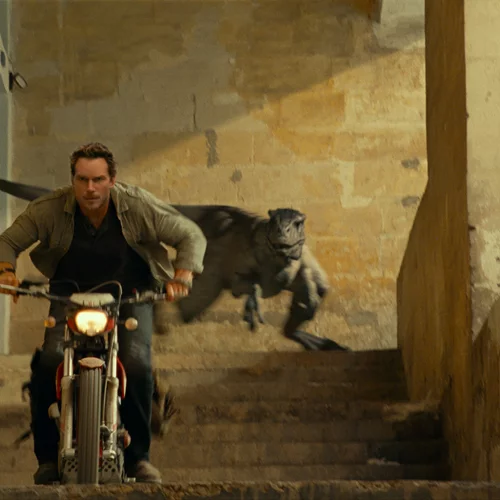 Δεινόσαυροι εναντίον Τομ Κρουζ στις ελληνικές κινηματογραφικές αίθουσες