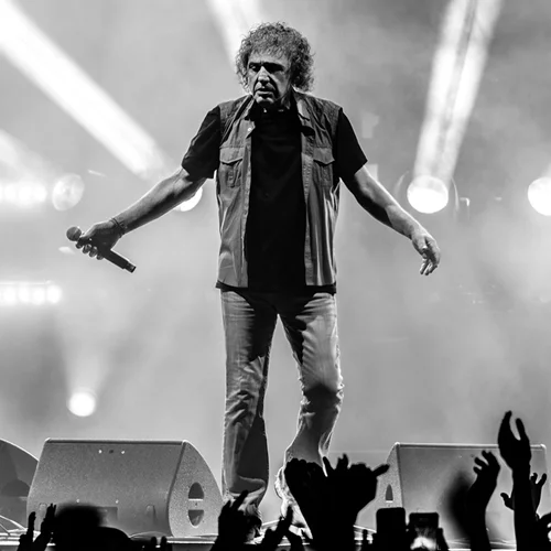 5 αξέχαστες live εμφανίσεις του Βασίλη Παπακωνσταντίνου