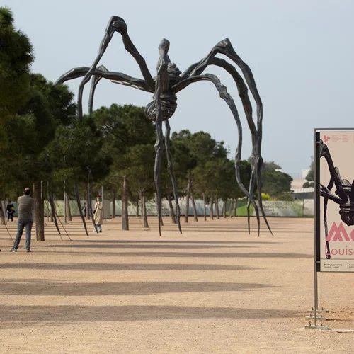 Δημόσιος χώρος: προθήκη για έργα βιτρίνας ή χώρος συνεύρεσης με τέχνη που μπορεί να μας ταρακουνήσει;