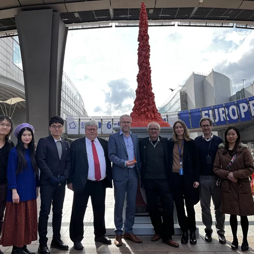 Τα απαγορευμένα έργα του Χονγκ Κονγκ σε έκθεση στο Ευρωκοινοβούλιο σε ένδειξη διαμαρτυρίας για τη λογοκρισία της Κίνας