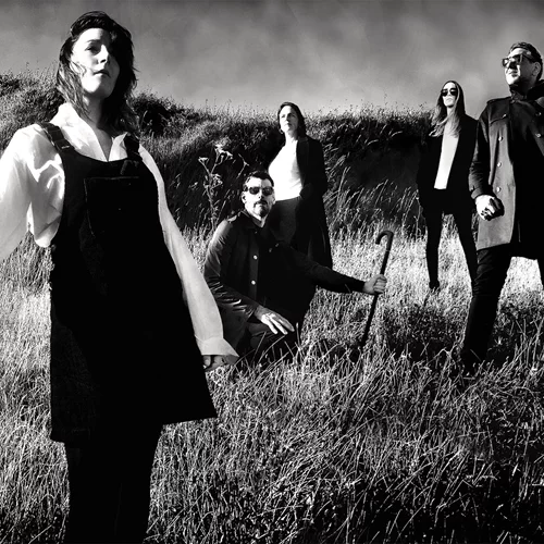 Archive: Με αγάπη που κρατάει στον χρόνο