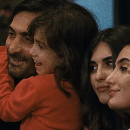 Ο Γιόνας Καρπινιάνο και η ιταλική μαφία στο γκανγκστερικό "Για την Κιάρα"