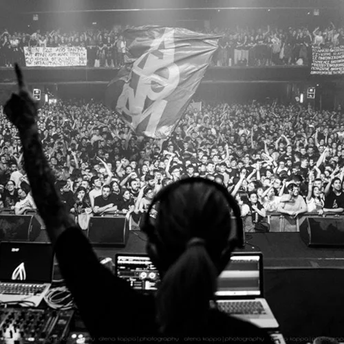 Οι Στίχοιμα γιορτάζουν μια δεκαετία από τις "Μηχανές"