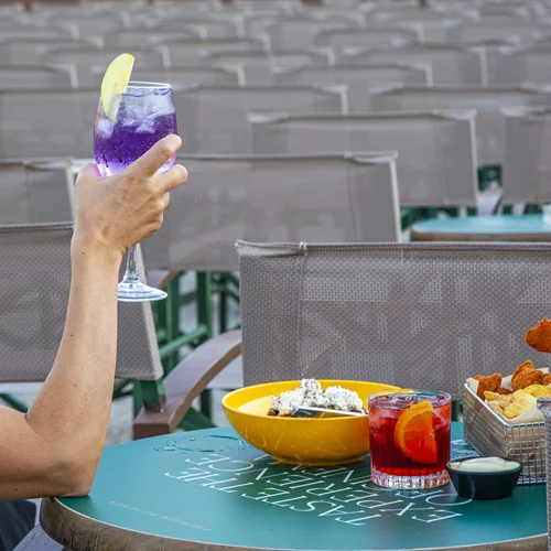 Τι τρώμε στα θερινά σινεμά της Αθήνας εκτός από ποπ κορν και νάτσος