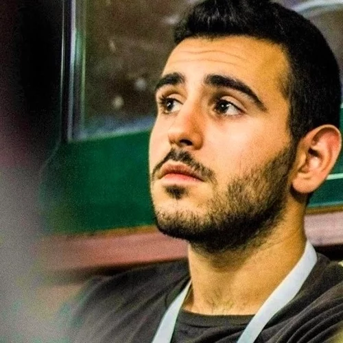 O ανερχόμενος συγγραφέας Mιχάλης Μαλανδράκης απαντά σε δέκα ερωτήσεις, σε μια εφ’ όλης της ύλης συνέντευξη