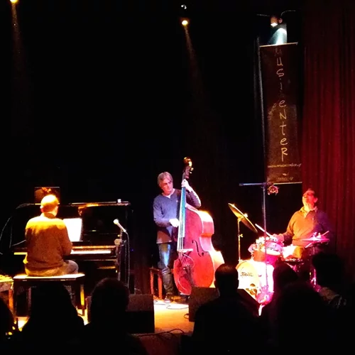 Η σκηνή του Jazzét Music Hall φιλοξενεί το B.Y.S. Trio  και το Piano Trio του Σταύρου Λάντσια