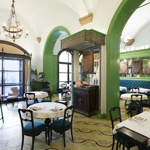 Ο διάβολος έτρωγε Prada: τι συμβαίνει όταν οι μεγαλύτεροι οίκοι μόδας αποφασίζουν να μπουν στην κουζίνα;