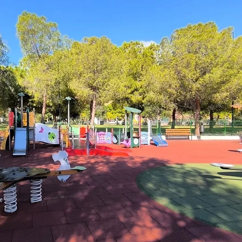 Πέντε νέες πρότυπες παιδικές χαρές ΑμεΑ στην Περιφερειακή Ενότητα Πειραιά