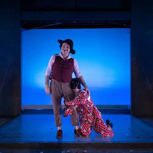 Ο υπηρέτης δύο αφεντάδων