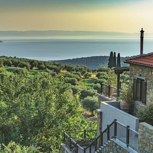 Τι θα έκανες στη Χαλκιδική αν δεν είχε παραλίες; Απίστευτα πολλά