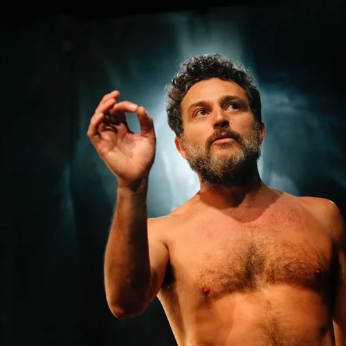 Ο Γιώργος Καραμίχος φέρνει στο σήμερα τον "Μακρυγιάννη Unplugged"