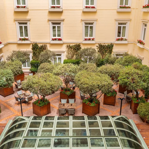 Μια κατακόκκινη βραδιά γαστρονομίας και οίνου στη Μεγάλη Βρεταννία