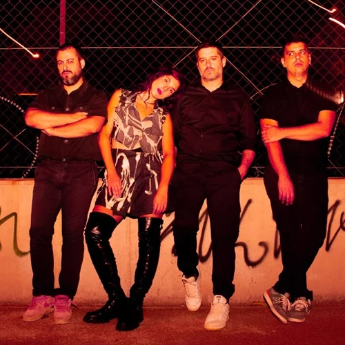 "Στον δρόμο που φυτρώναν φράουλες": Έφτασε ο νέος δίσκος των Echo Tides