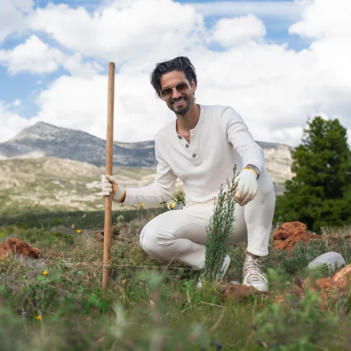 Ανακύκλωσε την παλιά συσκευή θέρμανσης και στήριξε την δεντροφύτευση σε Αττική και Εύβοια