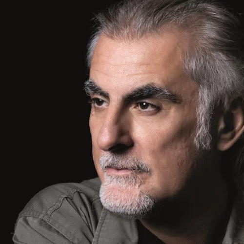 "Θ’ ανθίσουμε πάλι": Μια μεγάλη γιορτή για τα 30 χρόνια του τραγουδοποιού Φίλιππου Πλιάτσικα στο ελληνικό τραγούδι