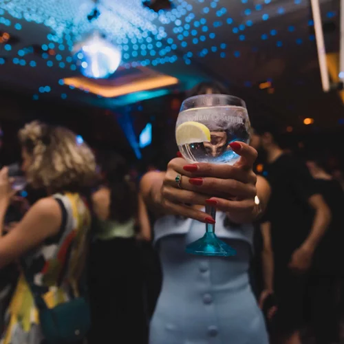 Με την εντυπωσιακή φετινή Art Athina, τα πιο ξεχωριστά εγκαίνια εκθέσεων κι ένα μεγάλο art πάρτι ξεκίνησε το Bombay Art Month